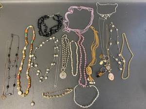 lot 38B image: Vintage Jewelry Lot Necklaces, Bracelets, Beads