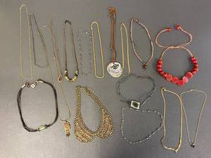 lot 39B image: Vintage Necklace Lot Mixed Styles Collection