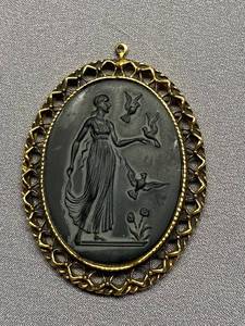 lot 71B image: Vintage Cameo Pendant with Ornate Frame