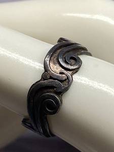 lot 88B image: Vintage Sterling Silver Ring Intricate Swirl Design