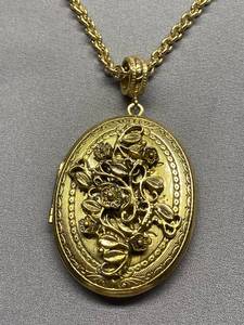lot 92B image: Whiting & Davis Gold Floral Locket Necklace Vintage