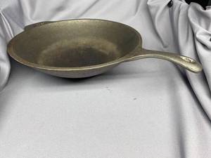 lot 105B image: Vintage Cast Iron Skillet 13 Wok