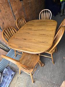 lot 22 image: Oak Dining Table with 6 Chairs with 2 Leaves