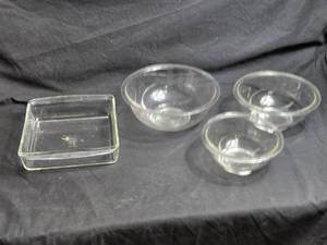 lot 53 image: Set of 4 Pyrex Glass Baking and Mixing Bowls