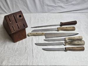 lot 54 image: Chicago Cutlery Knives with Block - Not all are Chicago Cutlery