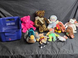 lot 102 image: Beanie Babies and Plush Toys