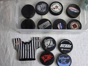 lot 117 image: Hockey Pucks, 2 Small Hockey Related Pins