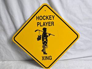 lot 118 image: Decorative Metal Sign Hockey Player Xing 15 inch Square