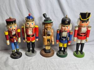 lot 129 image: 5 Wooden Nutcrackers