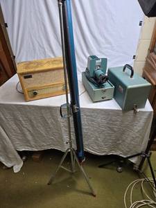 lot 176 image: Vintage Zenith Radio and Argus 300 Slide Projector Set