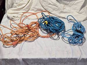 lot 205 image: 3 Extension Cords