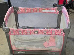 lot 219 image: Graco Pack n Play Portable Play with Accessories
