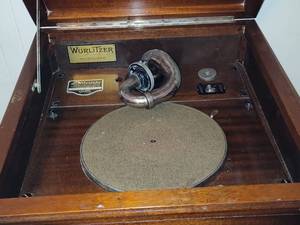 lot 1 image: WURLITZER Victrola Phonograph Cabinet