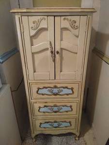 lot 13 image: Rare Vintage Wooden Lingerie Chest