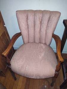 lot 17 image: Vintage Wing Back Pink Chair