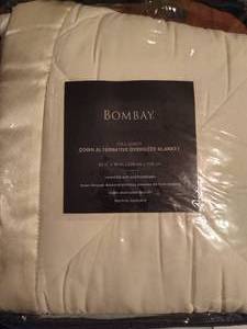 lot 33 image: BOMBAY New FullQueen Oversized Blanket