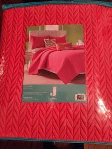 lot 34 image: Twin Coverlet New