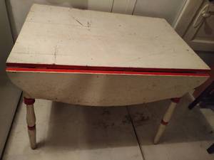lot 31 image: Antique Wood Folding Leaf Table