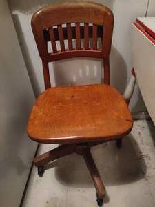 lot 32 image: Vintage Wood Office Chair