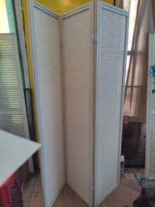 lot 39 image: White Room Divider