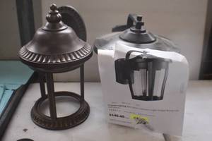 lot 13 image: Wall Lanterns pcs
