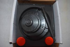 lot 22 image: WEN LA4444 4-Inch 4-Jaw Self-Centering Lathe Chuck Set with 1-Inch x 8TPI Thread