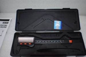 lot 40 image: WEN 10761 Electronic 6.1-Inch Digital Caliper with LCD Readout and Storage Case