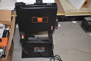 lot 73 image: WEN BA3959 2.8-Amp 9-Inch Benchtop Band Saw