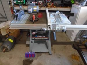 Delta 10� contractor saw with Delta uni fence. Baldor 1.5 hp motor. Needs pully & assembly. Very good condition. As shown.