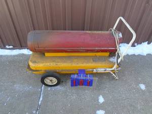 Century kerosene heater. Used condition. Tested & works. 60 to 80000 but Cord has been replaced. As shown.