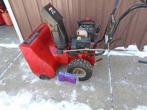 Murray 524 snow blower. Good used condition. Tested & works. As shown.