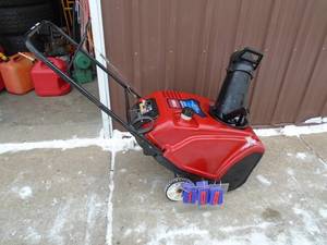 Toro 21� 4 cycle snow thrower. Good used condition. Tested & works. As shown.