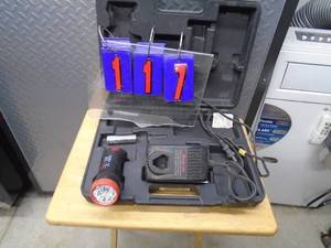 Snap On 7.2 volt flashlight with battery & charger. Tested & works. As shown.