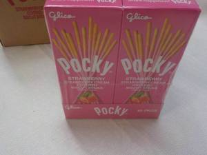 10 pkgs Pocky Strawberry Crme Cov...