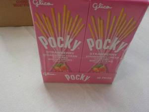 10 pkgs Pocky Strawberry Crme Cov...