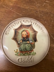 lot 105 image: Goebel Hummel Plate 1 1978