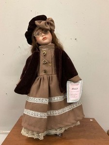 lot 14 image: Molly Ellis Island Collection Doll