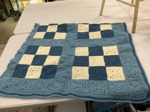 lot 18 image: Crochet Afgan