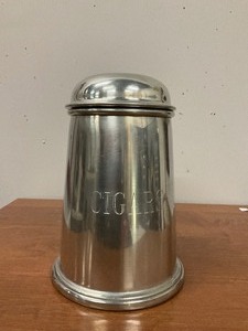 lot 27 image: Pewter Cigar Holder