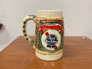 lot 43 image: 1985 Pabst King Gabrinus Stein