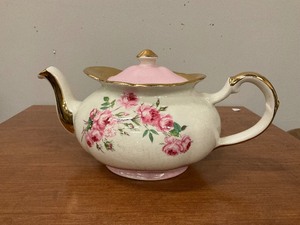 lot 46 image: Price Kensington Teapot