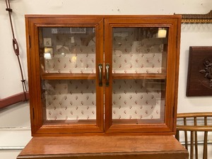 lot 49 image: Small Display Cabinet