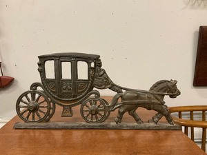 lot 54 image: Vintage Cast Iron Spanora Horse and Carriage