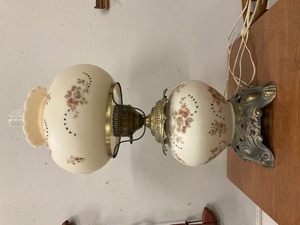 lot 61 image: Hurrican Lamp