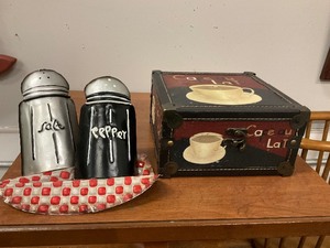 lot 66 image: Kitchen Decor