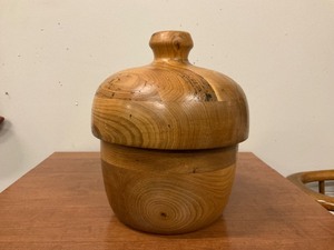 lot 70 image: Wooden turned covered bowl