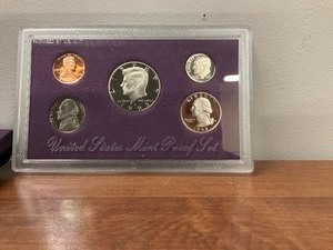 lot 7 image: United States Mint Proof Set