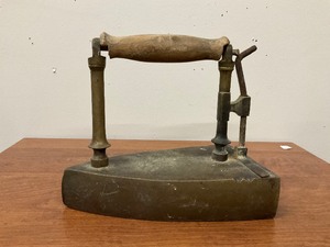 lot 8 image: Vintage Iron