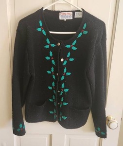lot 153 image: Tally-Ho Holiday Sweater Medium