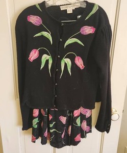 lot 172 image: Anne Crimmins Floral Knit Set
